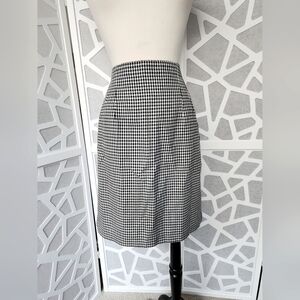 Women's Classic Black and White Houndstooth fitted Skirt Norton McNaughton Sz. 8